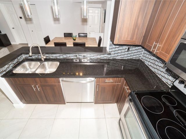 Apartment for sale  Unit #1802 - photo 7512610