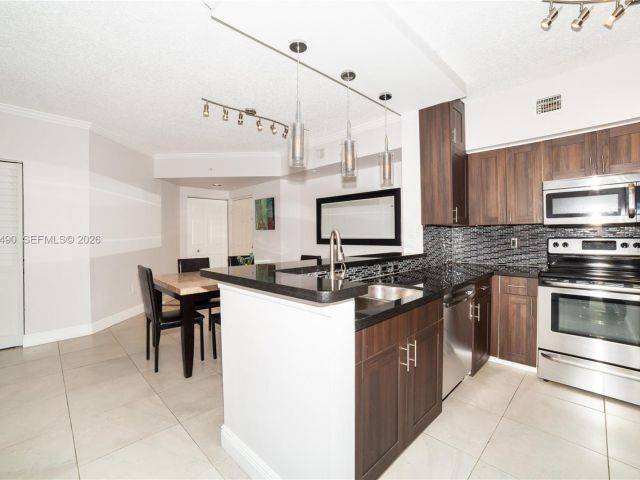 Apartment for sale  Unit #1802 - photo 7512614