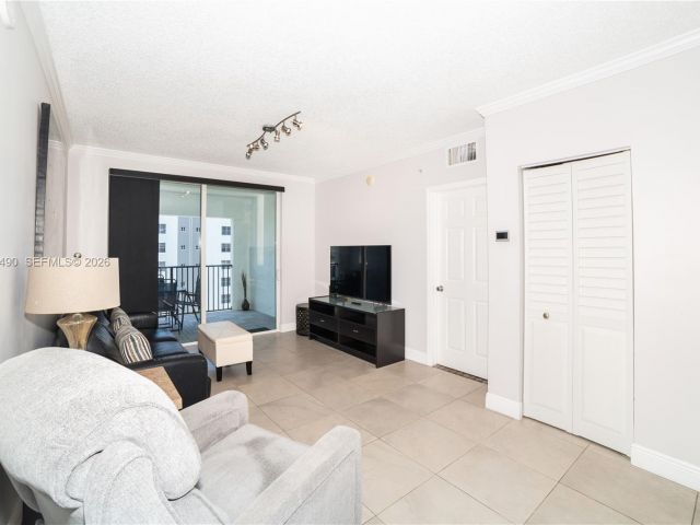 Apartment for sale  Unit #1802 - photo 7512626