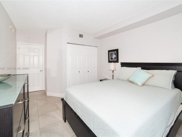 Apartment for sale  Unit #1802 - photo 7512632