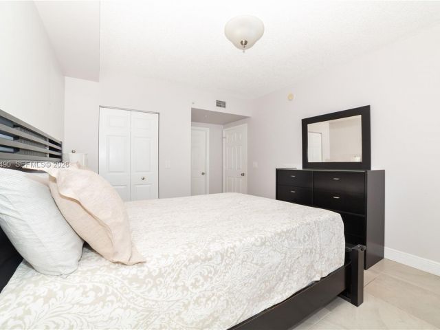 Apartment for sale  Unit #1802 - photo 7512639