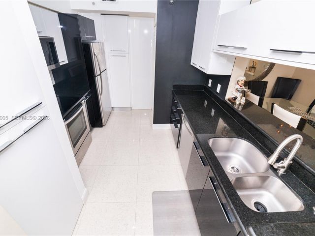 Apartment for rent  Unit #1815 - photo 7512502