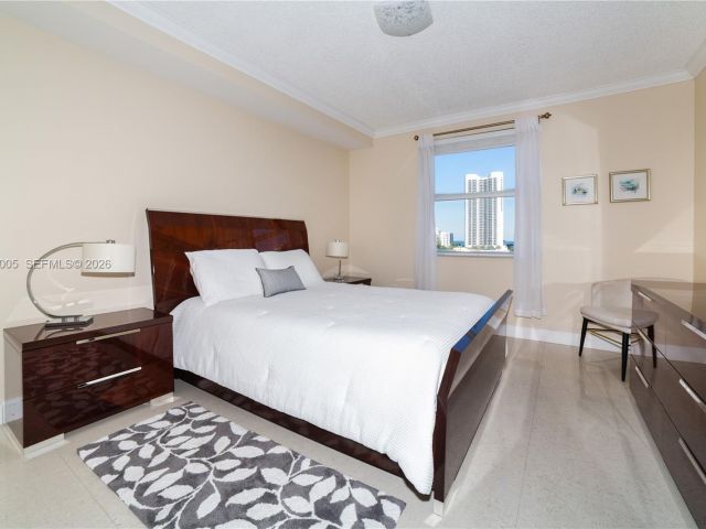 Apartment for rent  Unit #1815 - photo 7512506