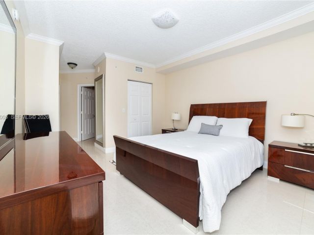 Apartment for rent  Unit #1815 - photo 7512508