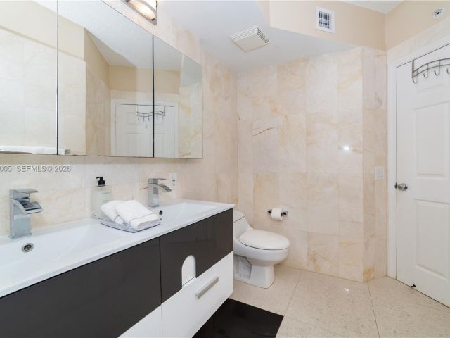 Apartment for rent  Unit #1815 - photo 7512510