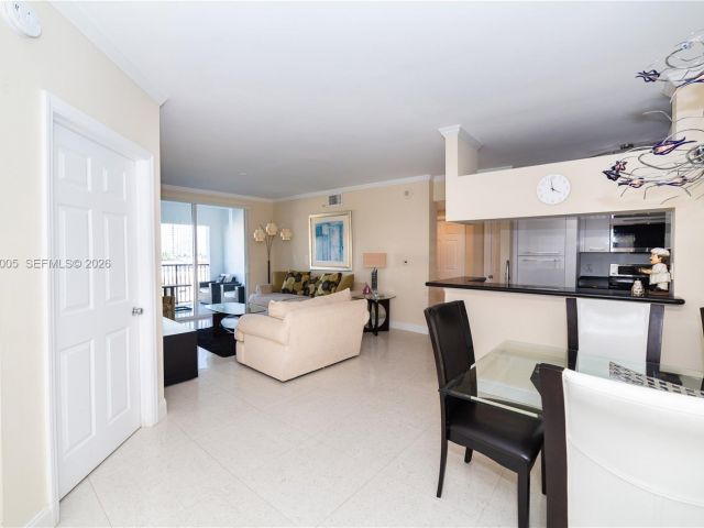 Apartment for rent  Unit #1815 - photo 7512517