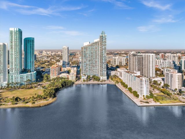 3-bedroom condo for rent in Miami - 2020 N Bayshore Dr 3303 - MondialRealty