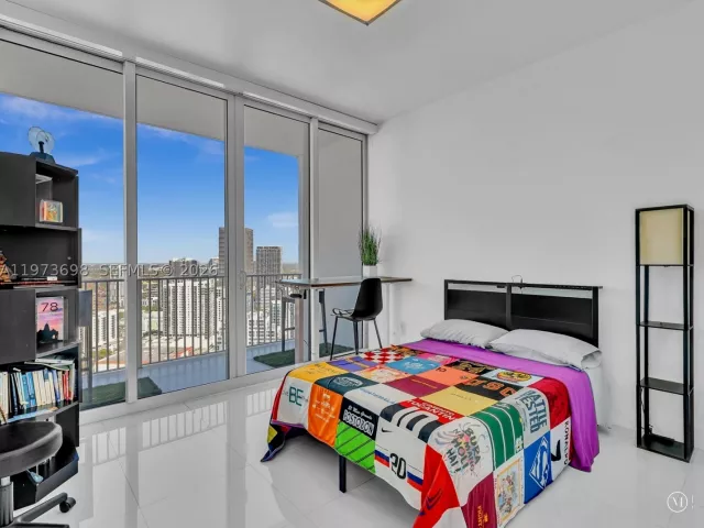 3-bedroom condo for rent in Miami - 2020 N Bayshore Dr 3303 - MondialRealty