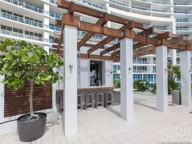 3-bedroom condo for rent in Miami - 2020 N Bayshore Dr 3303 - MondialRealty