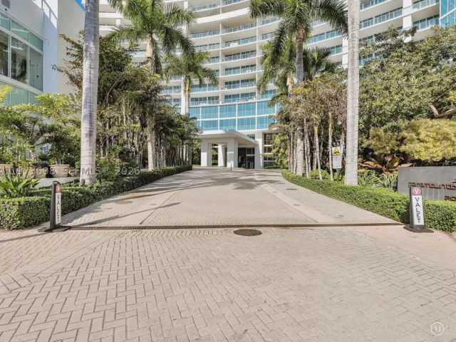 3-bedroom condo for rent in Miami - 2020 N Bayshore Dr 3303 - MondialRealty