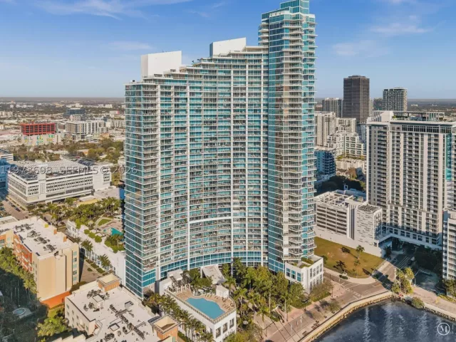 3-bedroom condo for rent in Miami - 2020 N Bayshore Dr 3303 - MondialRealty