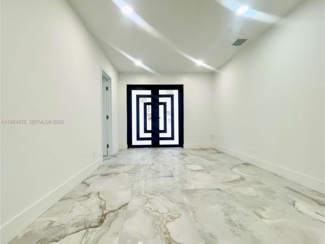 Home for rent at 1649 NE 8th Ave - photo 7502723