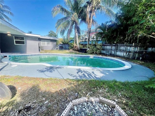 Home for rent at 1649 NE 8th Ave - photo 7502727