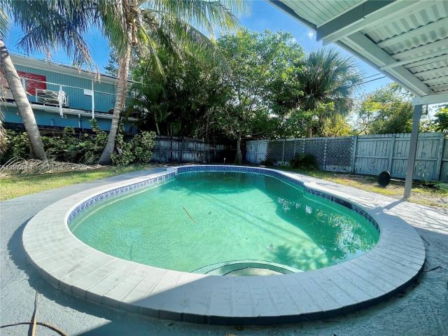 Home for rent at 1649 NE 8th Ave - photo 7502728