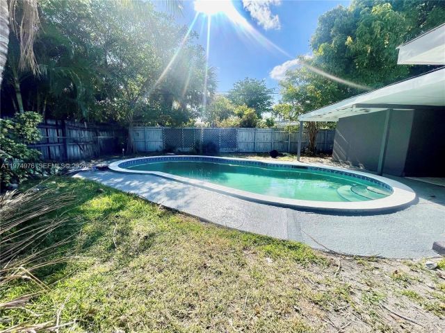 Home for rent at 1649 NE 8th Ave - photo 7502729