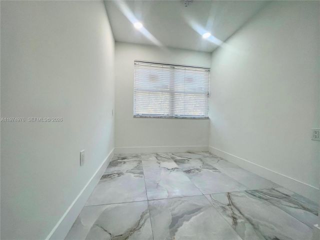 Home for rent at 1649 NE 8th Ave - photo 7502738