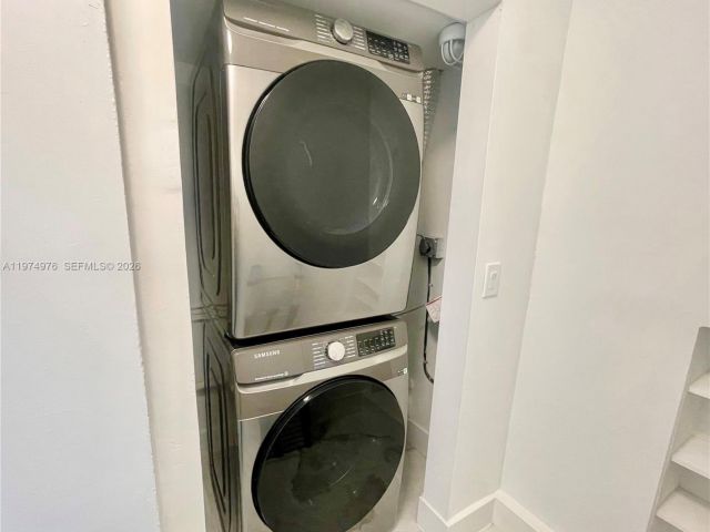 Home for rent at 1649 NE 8th Ave - photo 7502740