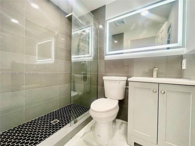 Home for rent at 1649 NE 8th Ave - photo 7502741