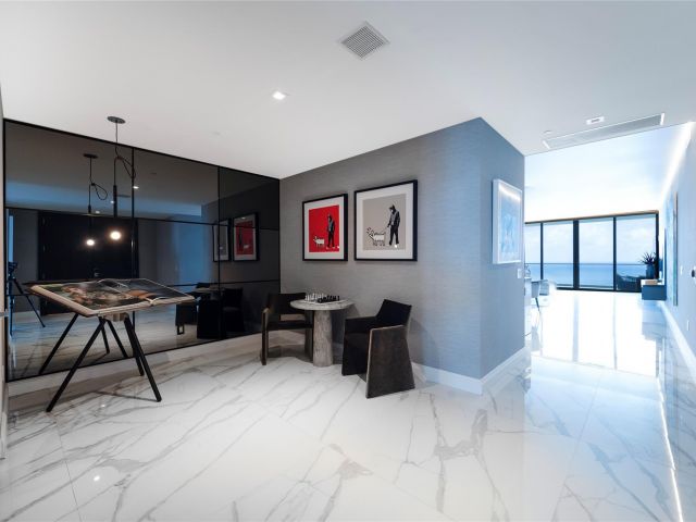 3-bedroom condo for sale in Sunny Isles Beach - 18975 Collins Avenue 3303 - MondialRealty