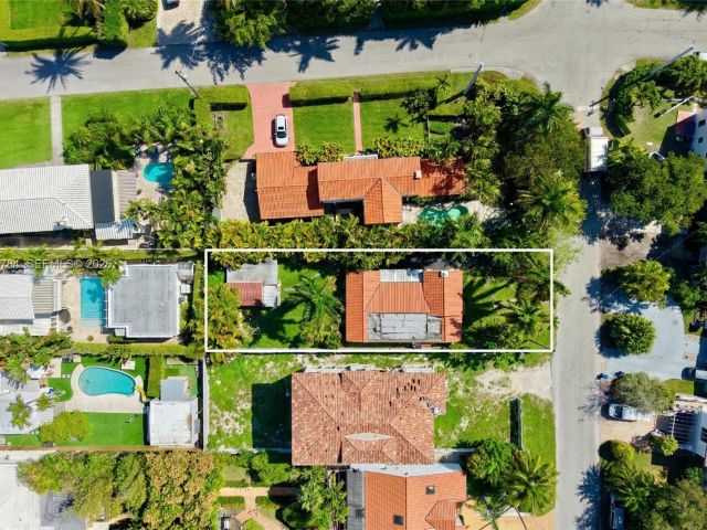 Home for sale at 515 W 30th St - photo 7468281