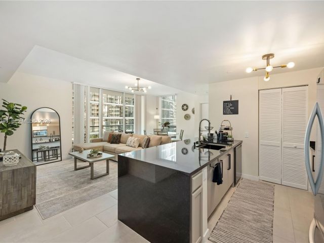 Apartment for rent  Unit #T-1502 - photo 7496318