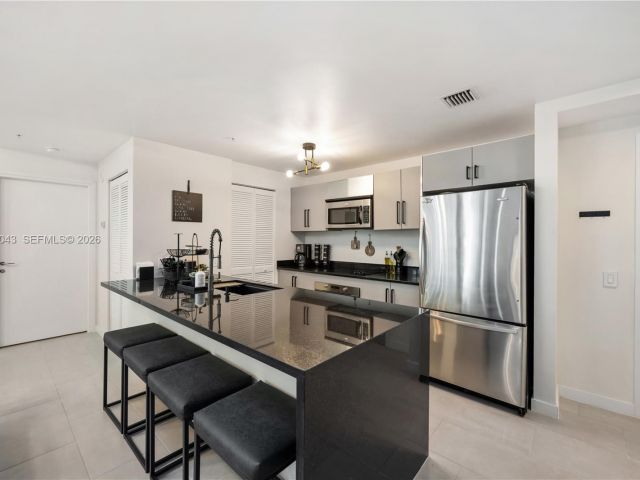 Apartment for rent  Unit #T-1502 - photo 7496322