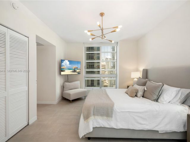 Apartment for rent  Unit #T-1502 - photo 7496339