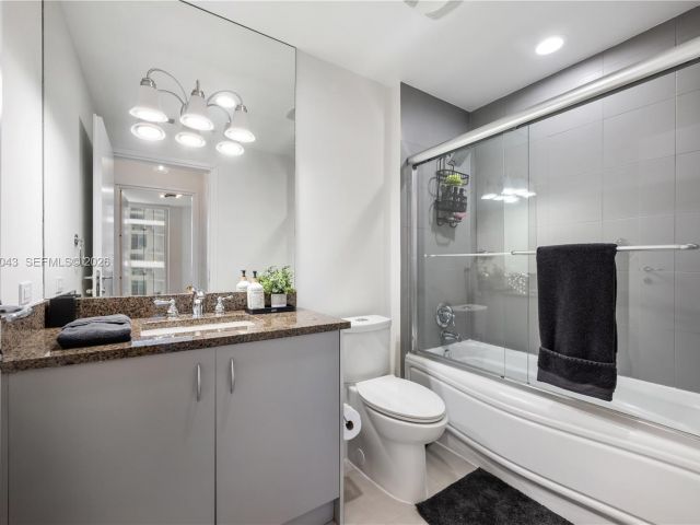 Apartment for rent  Unit #T-1502 - photo 7496350