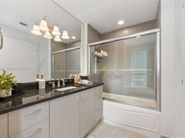 Apartment for rent  Unit #T-1502 - photo 7496352