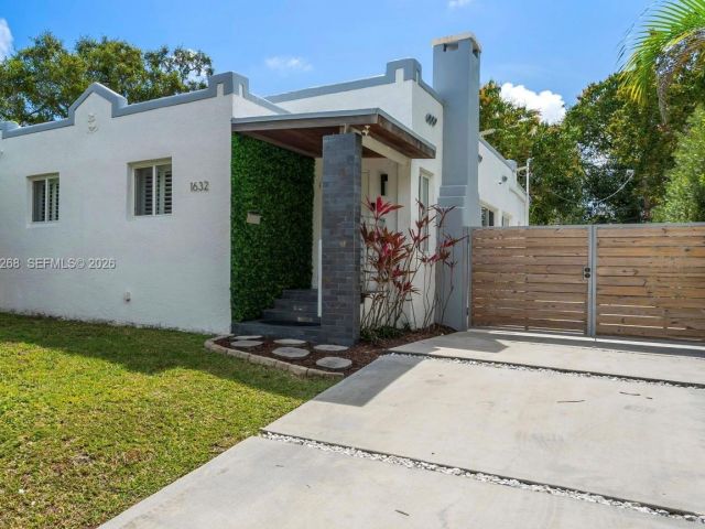 Home for sale at 1632 SW 12th St - photo 7509007