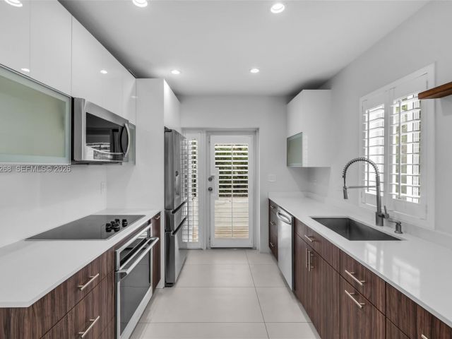 Home for sale at 1632 SW 12th St - photo 7509011