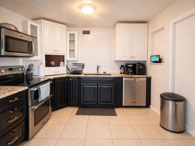 Home for rent at 30 NE 26th St N/A - photo 7451565