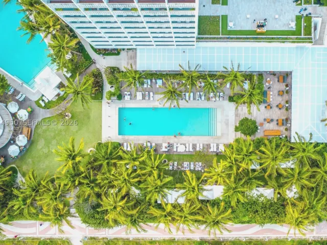 4-bedroom condo for rent in Miami Beach - 2901 E Collins Ave 1602 - MondialRealty