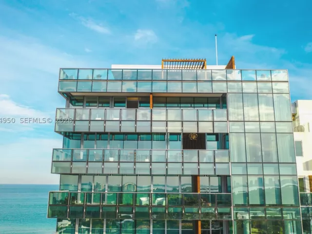 4-bedroom condo for rent in Miami Beach - 2901 E Collins Ave 1602 - MondialRealty