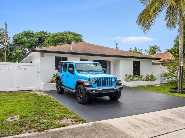 Home for sale at 324 Sterling Ave - photo 7521025