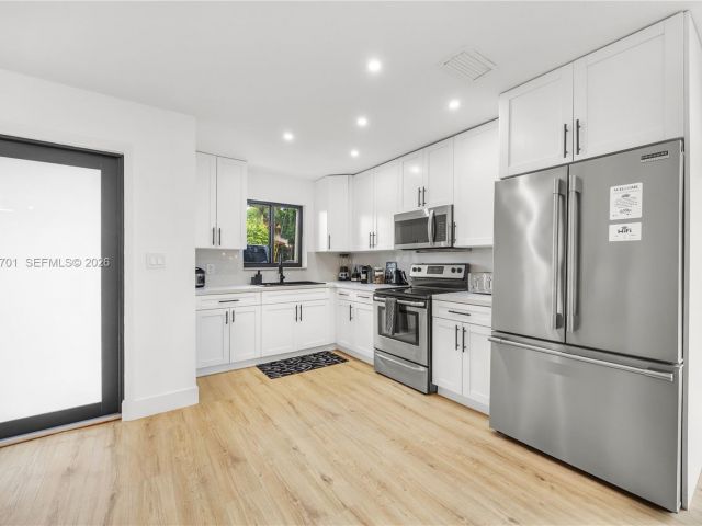 Home for sale at 324 Sterling Ave - photo 7521029