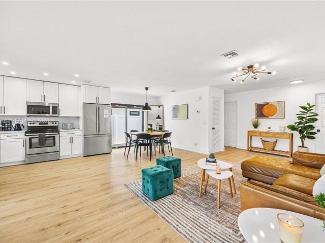 Home for sale at 324 Sterling Ave - photo 7521030