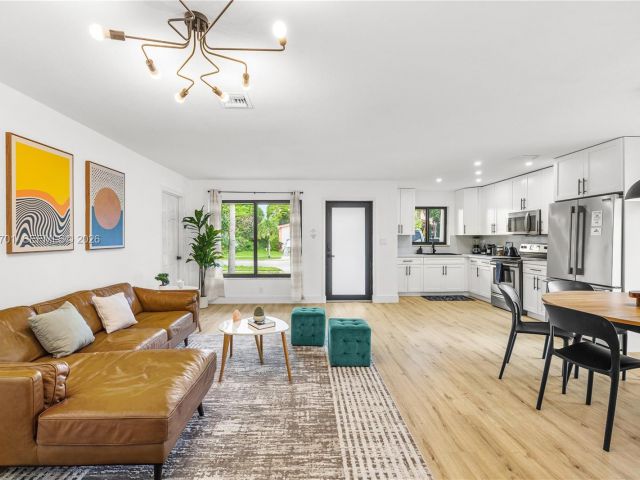 Home for sale at 324 Sterling Ave - photo 7521033