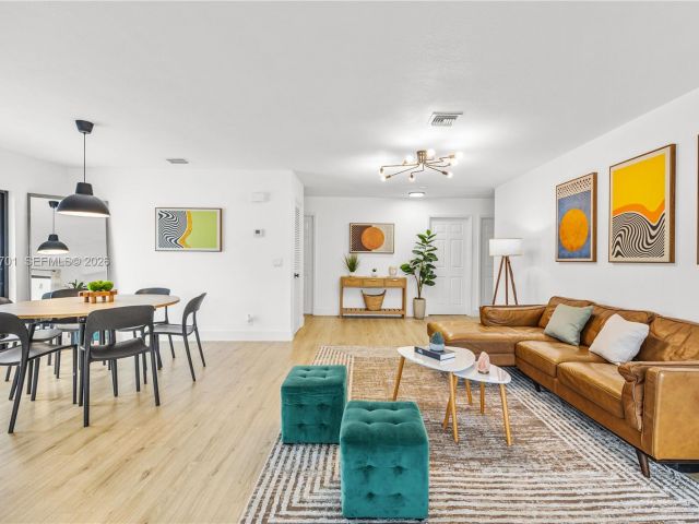 Home for sale at 324 Sterling Ave - photo 7521036