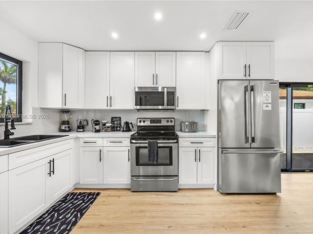 Home for sale at 324 Sterling Ave - photo 7521038