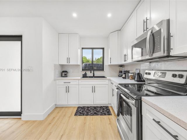 Home for sale at 324 Sterling Ave - photo 7521039