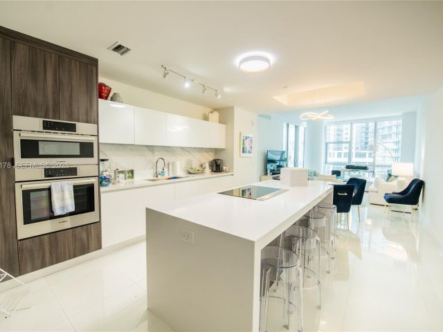 Apartment for sale  Unit #811 - photo 7523136