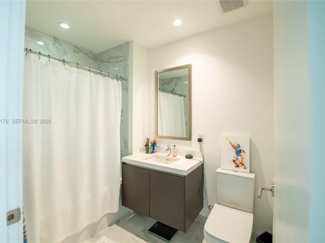 Apartment for sale  Unit #811 - photo 7523141