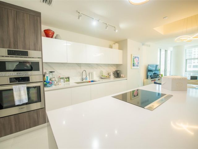 Apartment for sale  Unit #811 - photo 7523152