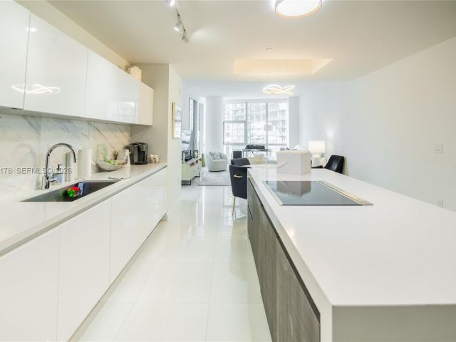 Apartment for sale  Unit #811 - photo 7523153