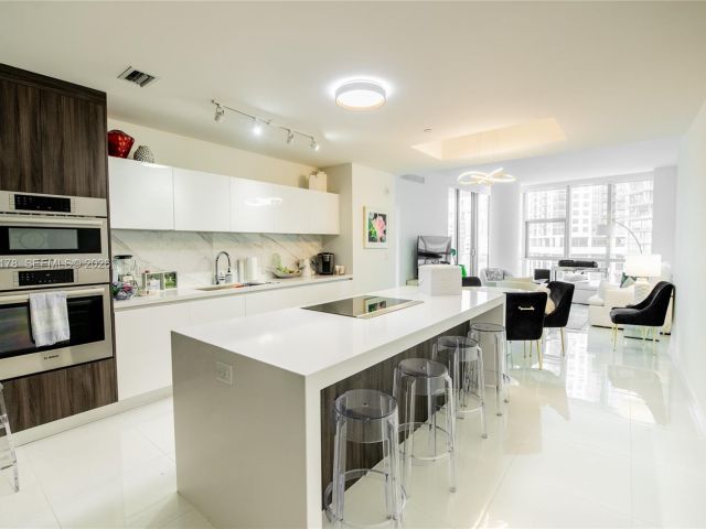 Apartment for sale  Unit #811 - photo 7523154