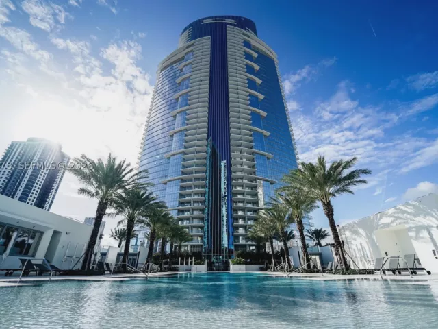 3-bedroom condo for sale in Miami - 851 NE 1st Ave 811 - MondialRealty
