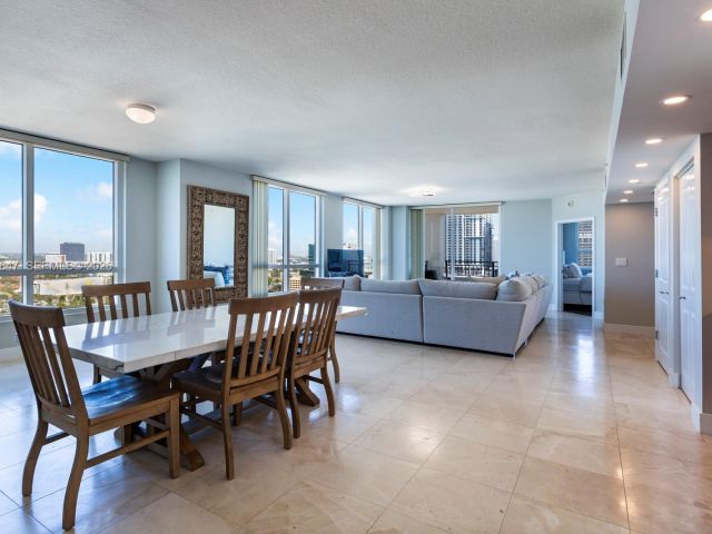 Apartment for sale  Unit #2014N - photo 7500742