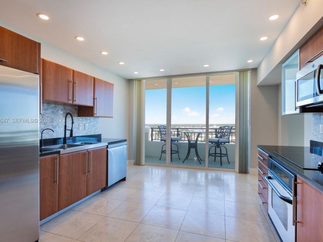 Apartment for sale  Unit #2014N - photo 7500743