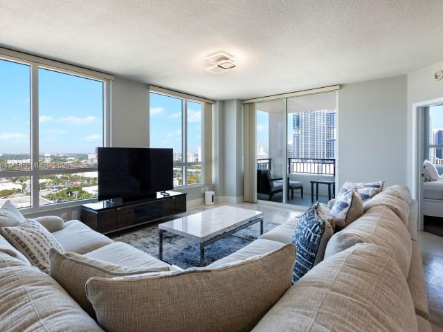 Apartment for sale  Unit #2014N - photo 7500750